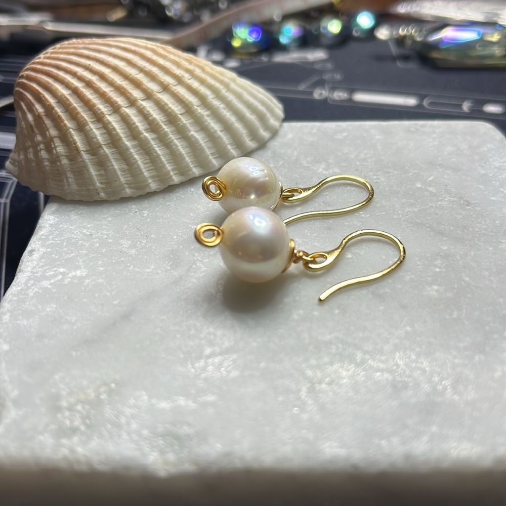 Hp! 🥳 Beautiful 13mm Natural Fresh Water Pearl Earrings